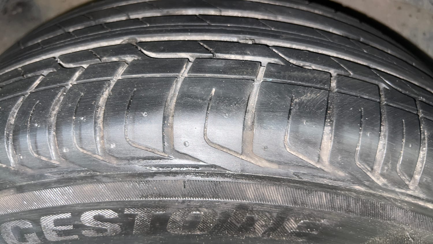 Used 2023 Tata Nexon Fearless Plus S 1.2 Revotron Petrol 7DCA DT Petrol Automatic tyres RIGHT REAR TYRE TREAD VIEW
