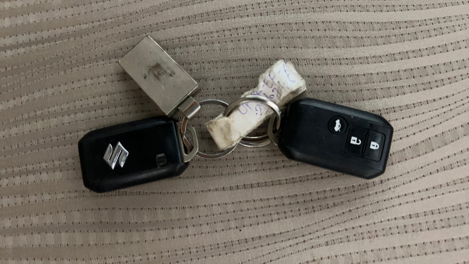 Used 2017 Maruti Suzuki Dzire ZXi Petrol Manual extra CAR KEY VIEW