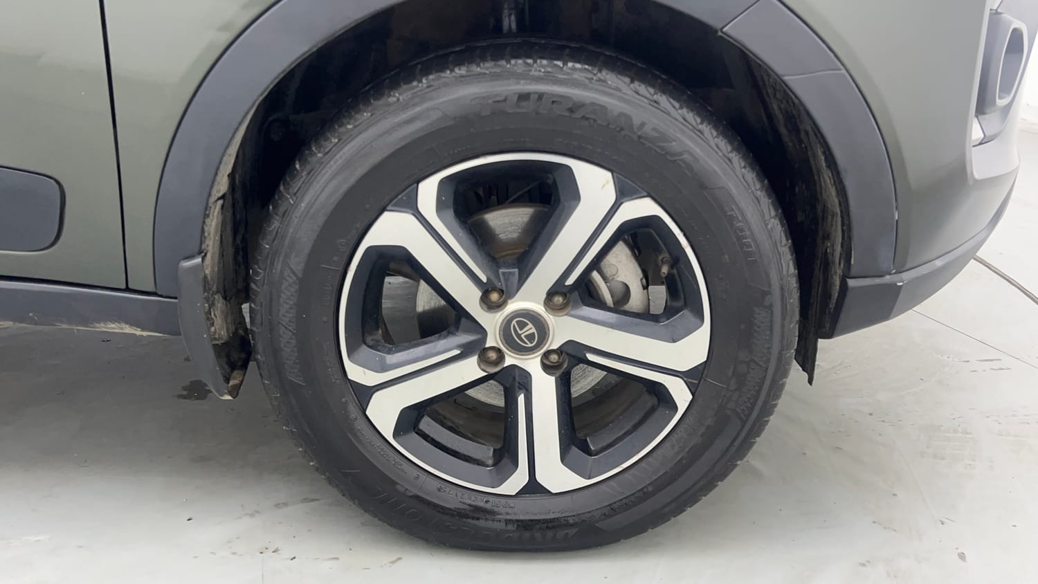 Used 2022 Tata Nexon XZA Plus (Premium) Diesel Diesel Automatic tyres RIGHT FRONT TYRE RIM VIEW