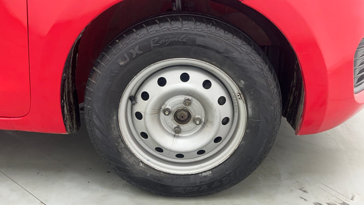 Used 2022 Maruti Suzuki Swift LXi Petrol Manual tyres RIGHT FRONT TYRE RIM VIEW