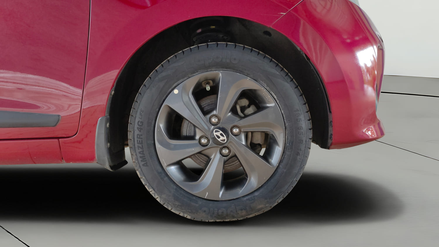 Used 2018 Hyundai Grand i10 Sportz 1.2 Kappa VTVT Dual Tone Petrol Manual tyres RIGHT FRONT TYRE RIM VIEW