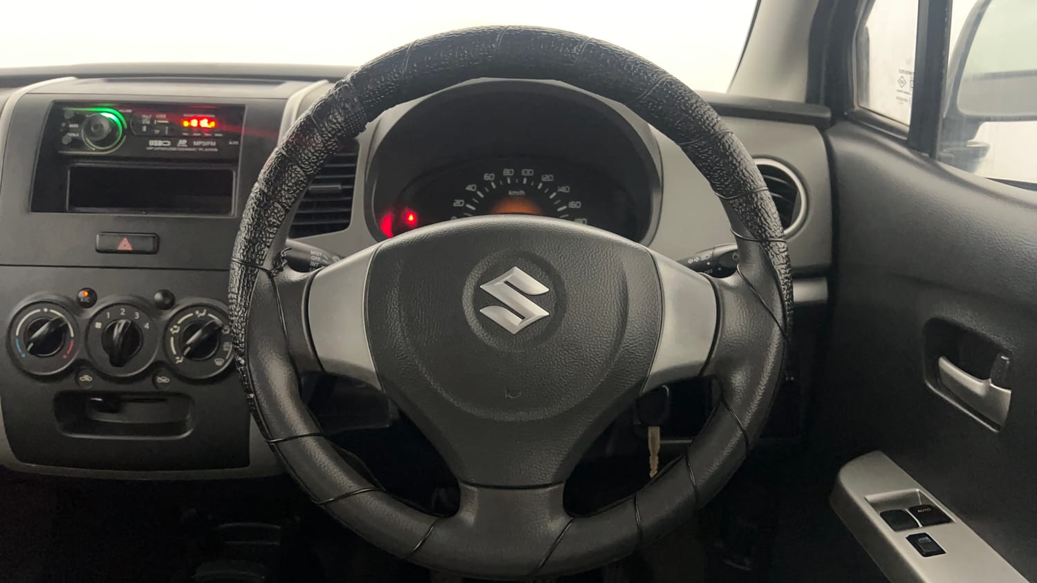 Used 2012 Maruti Suzuki Wagon R LXi Petrol Manual interior STEERING VIEW