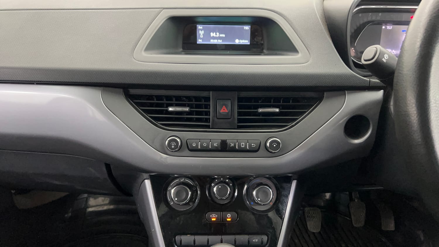 Used 2022 Tata Nexon XM Petrol Manual interior MUSIC SYSTEM & AC CONTROL VIEW