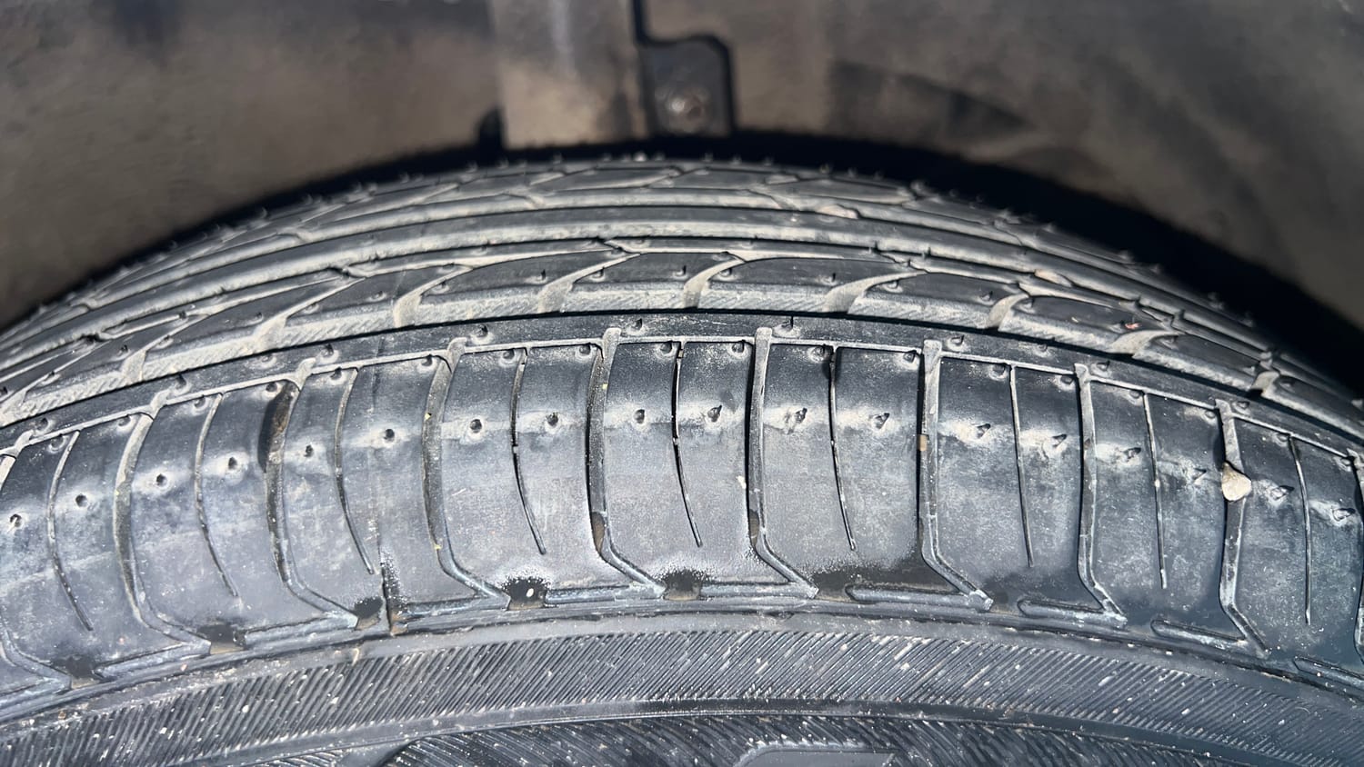 Used 2017 Maruti Suzuki Dzire VXi AMT Petrol Automatic tyres RIGHT FRONT TYRE TREAD VIEW