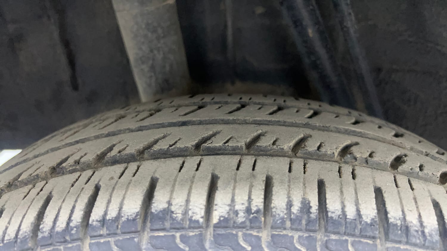 Used 2022 Renault Kwid RXT 1.0 Petrol Manual tyres RIGHT REAR TYRE TREAD VIEW