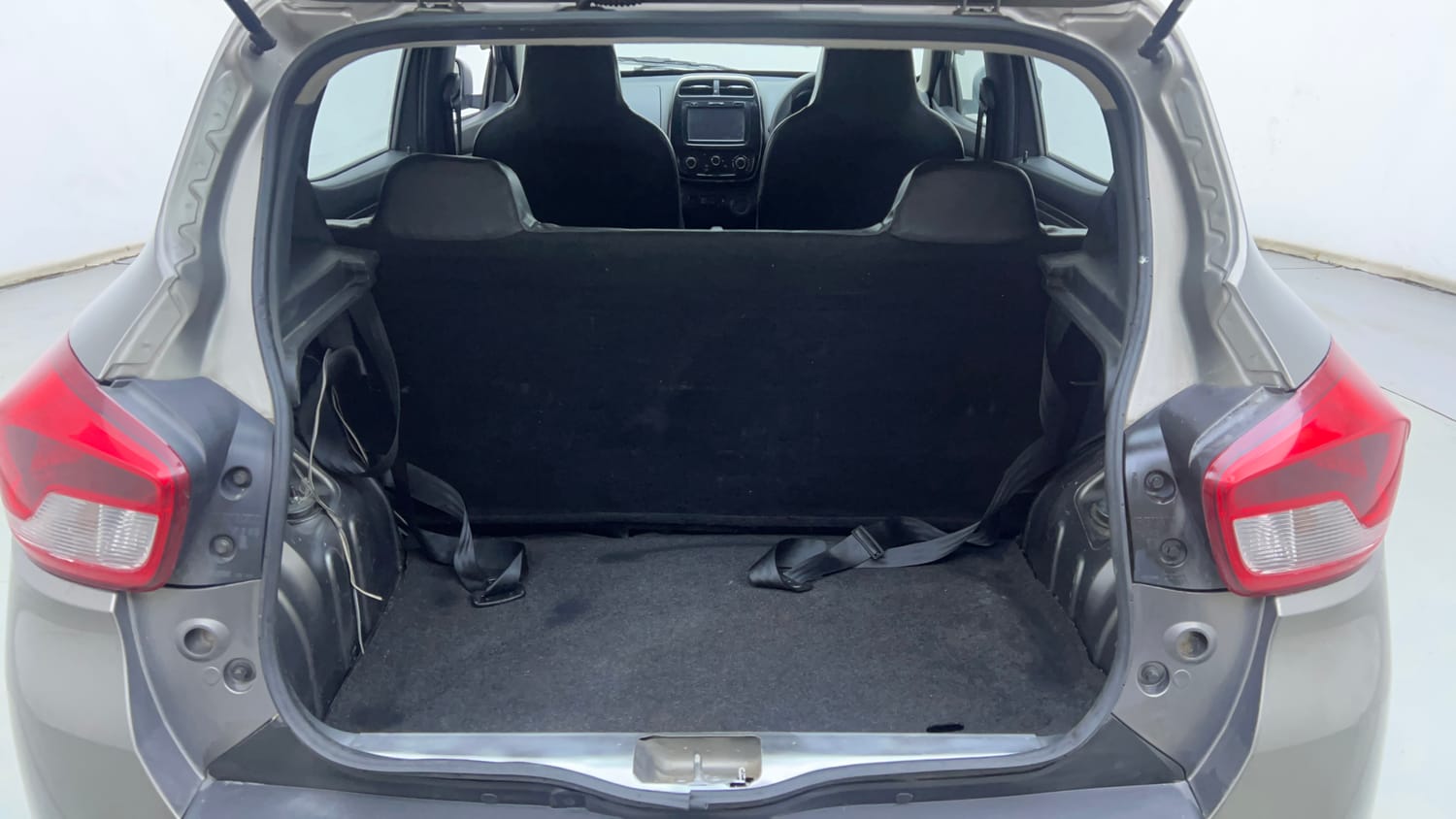 Used 2017 Renault Kwid 1.0 RXT Petrol Manual interior DICKY INSIDE VIEW