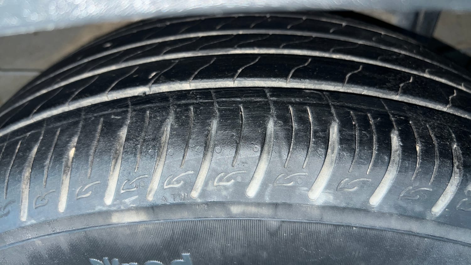 Used 2022 Kia Sonet HTK Plus 1.2 Petrol Manual tyres LEFT REAR TYRE TREAD VIEW