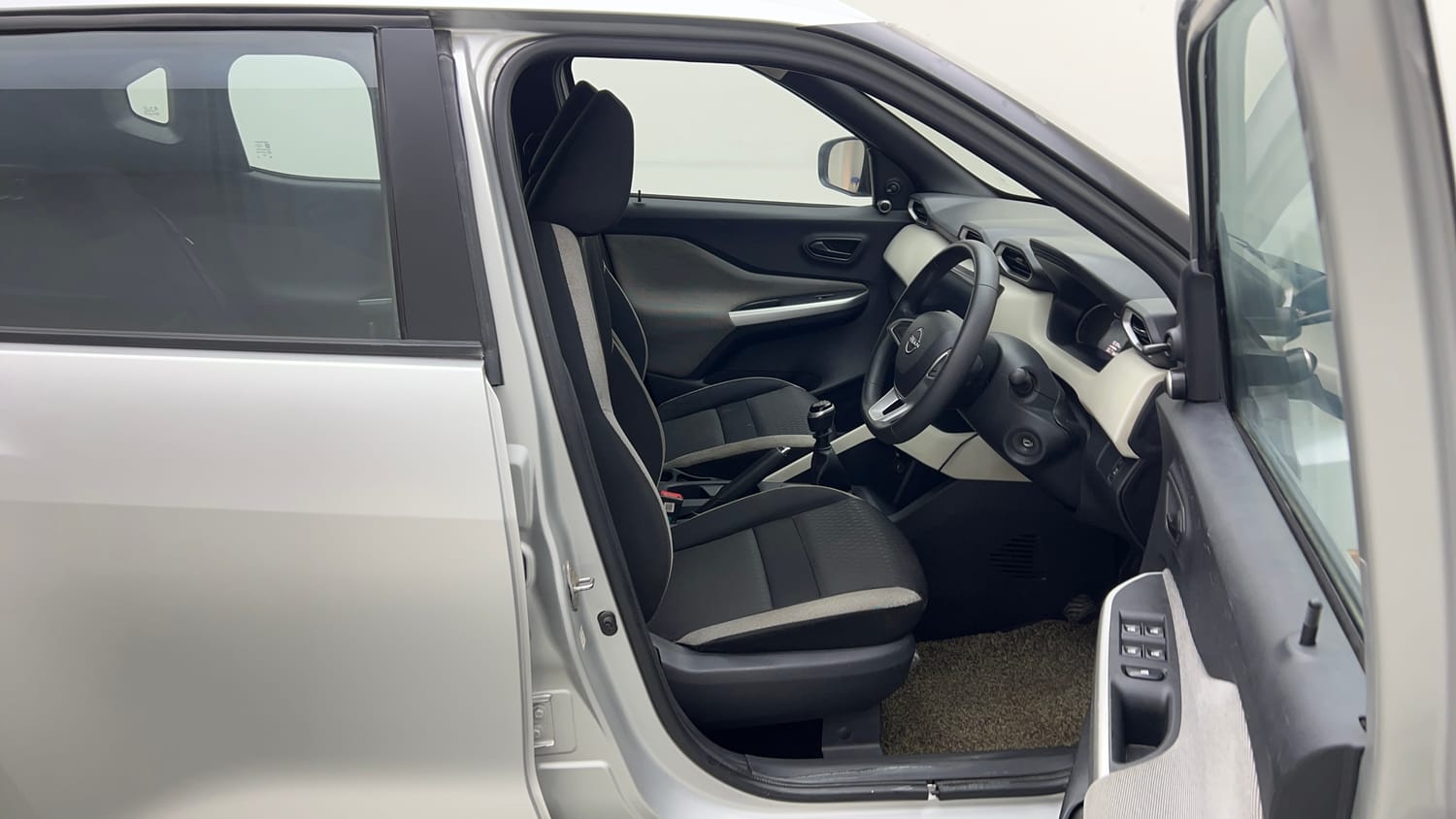 Used 2021 Nissan Magnite XE Petrol Manual interior RIGHT SIDE FRONT DOOR CABIN VIEW