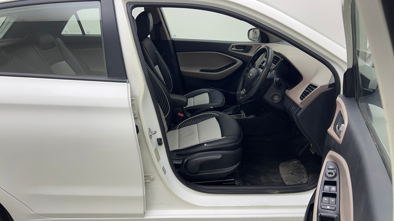 Used 2019 Hyundai Elite i20 Asta 1.2 AT Petrol Automatic interior RIGHT SIDE FRONT DOOR CABIN VIEW