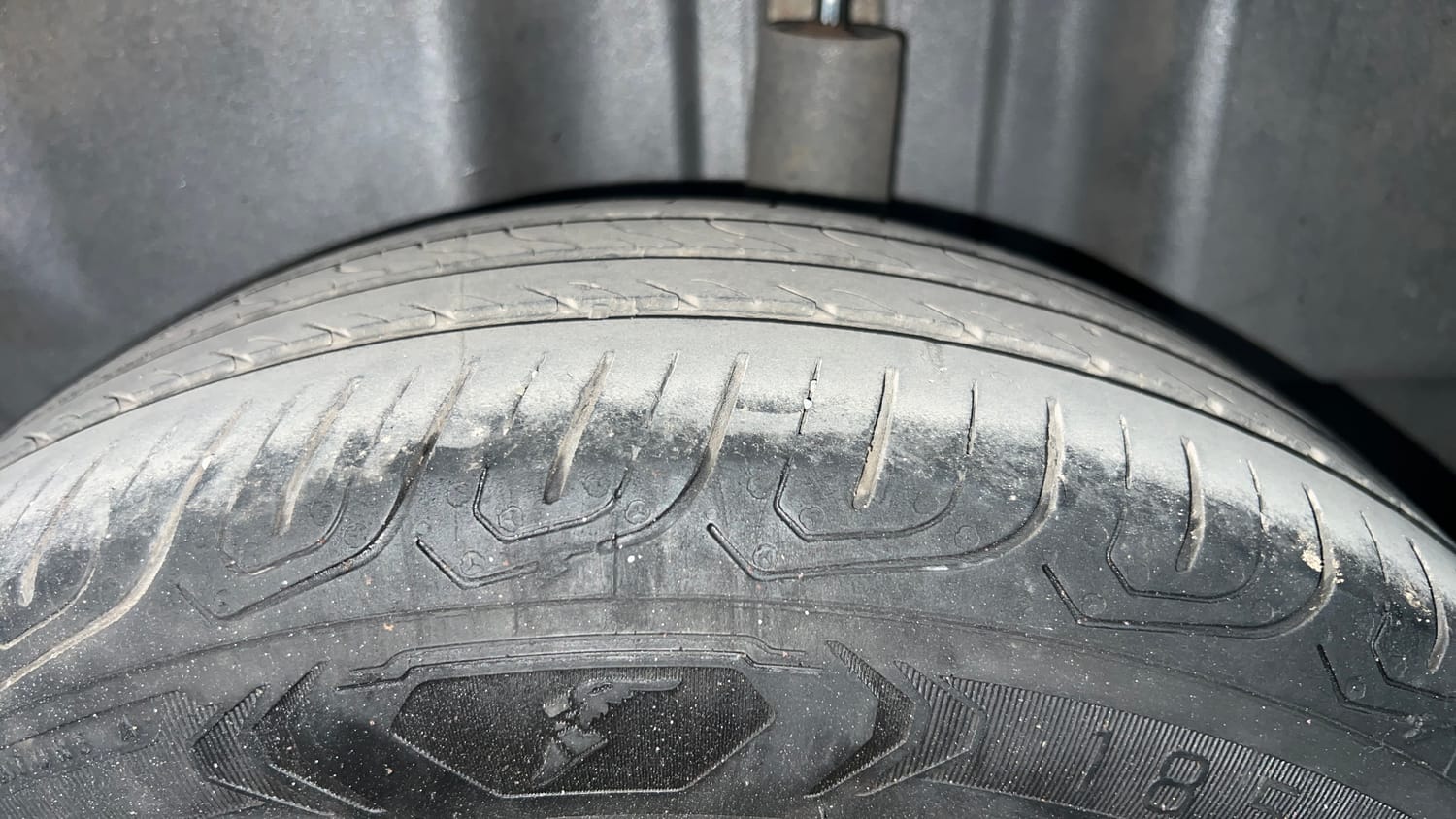 Used 2018 Volkswagen Vento Highline 1.6 (P) Petrol Manual tyres LEFT REAR TYRE TREAD VIEW