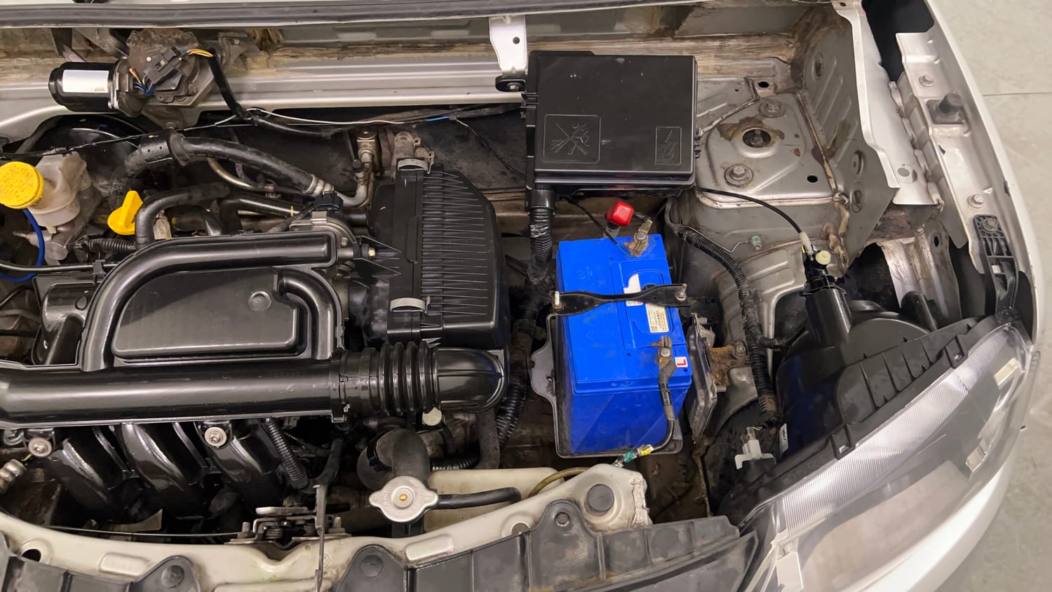 Used 2016 Renault Kwid RXT Opt Petrol Manual engine ENGINE LEFT SIDE VIEW