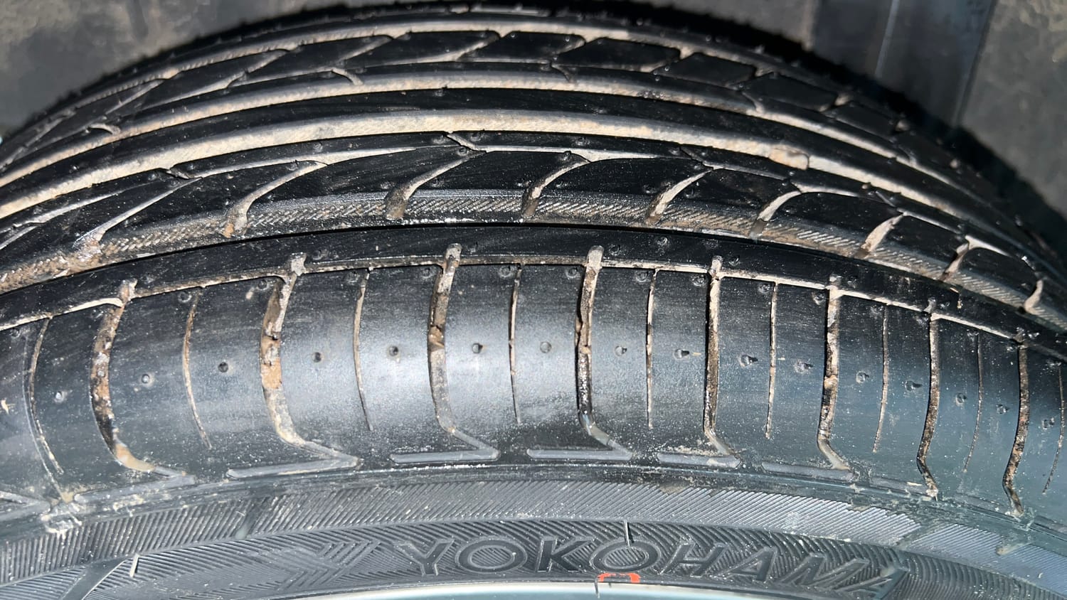 Used 2022 Renault Triber RXZ Petrol Automatic tyres RIGHT REAR TYRE TREAD VIEW