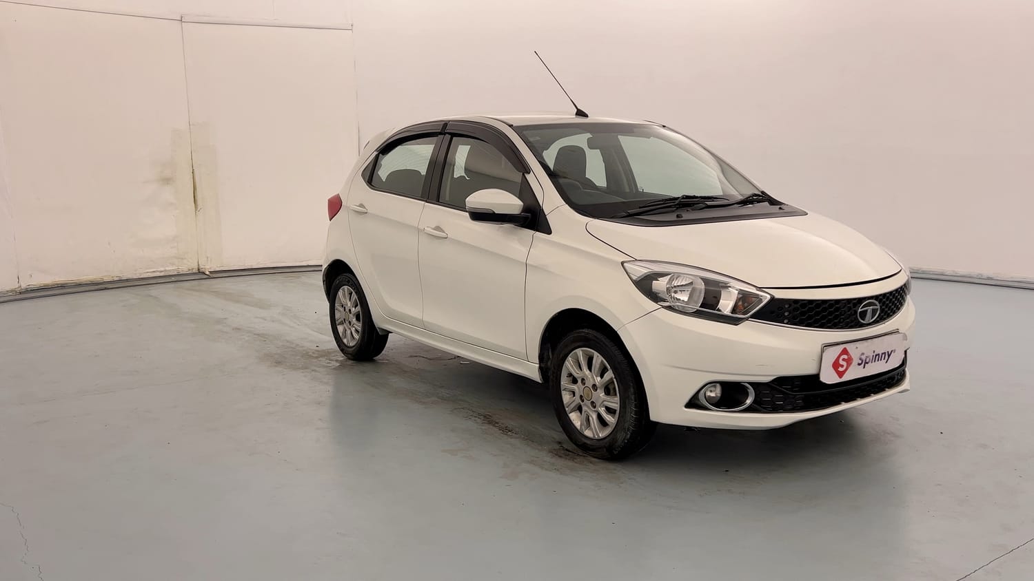Used 2018 Tata Tiago Revotron XZ Plus Petrol Manual exterior RIGHT FRONT CORNER VIEW