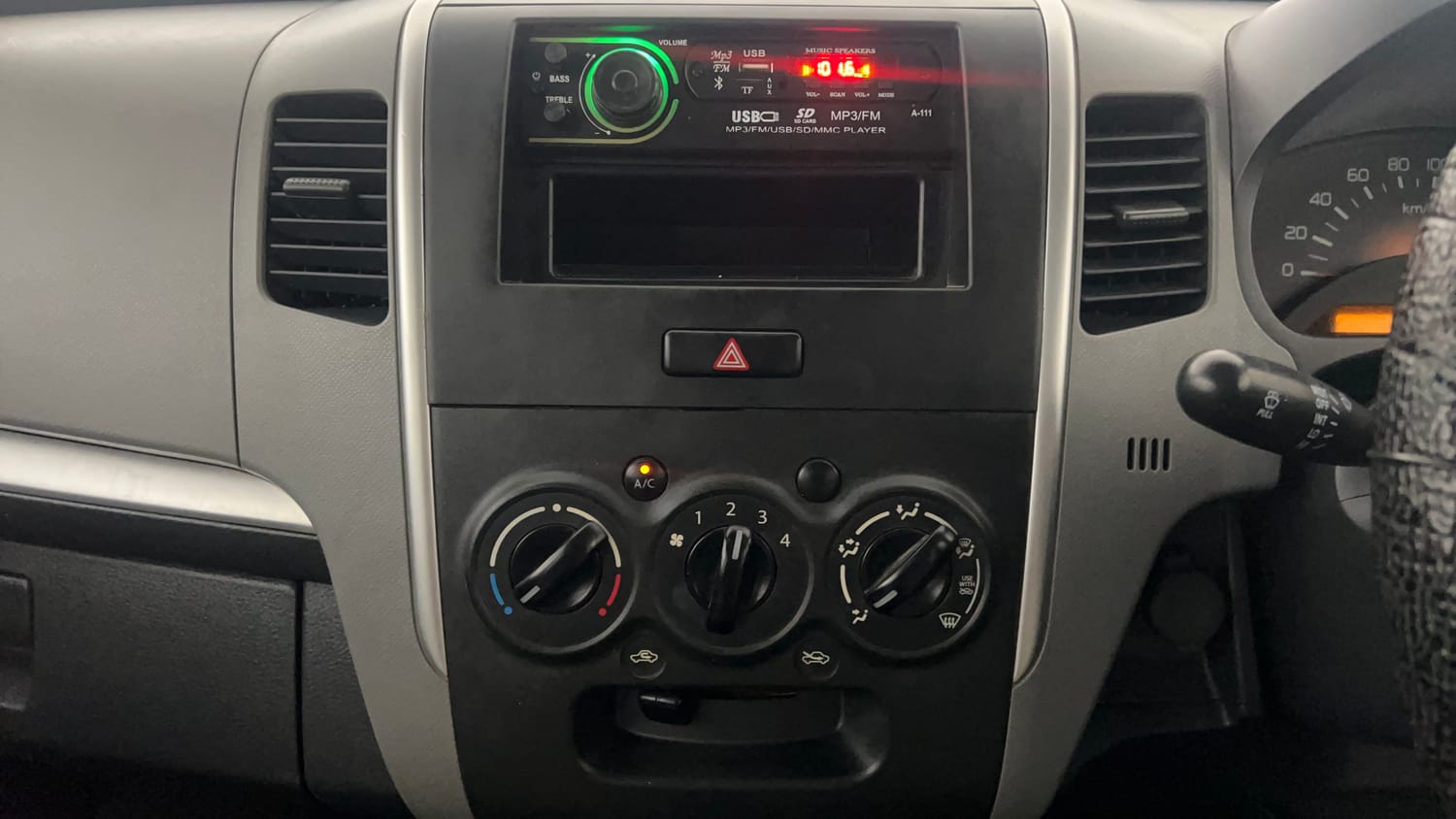 Used 2012 Maruti Suzuki Wagon R LXi Petrol Manual interior MUSIC SYSTEM & AC CONTROL VIEW