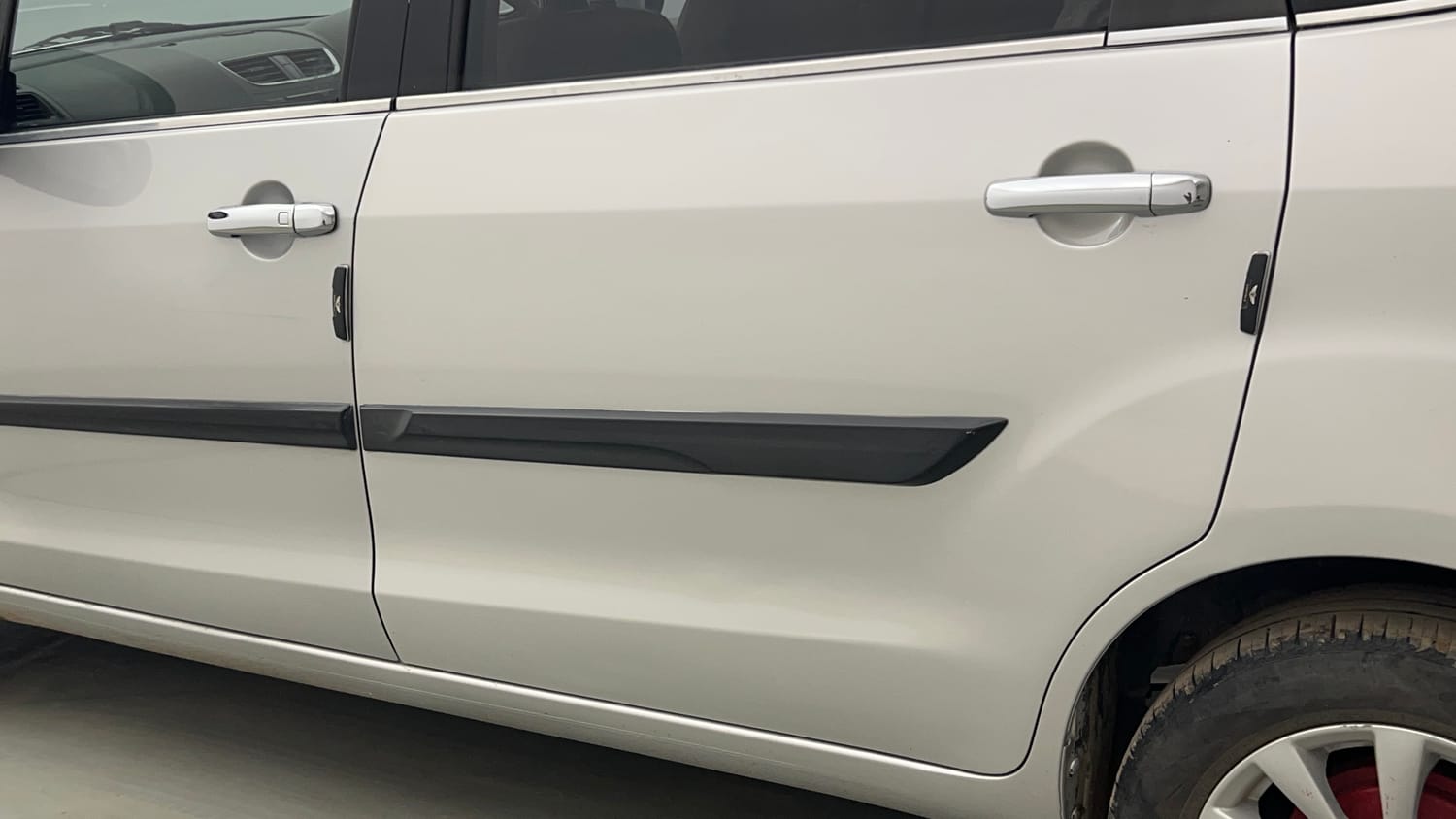 Used 2014 Maruti Suzuki Ertiga ZXi Petrol Manual dents MINOR DENT