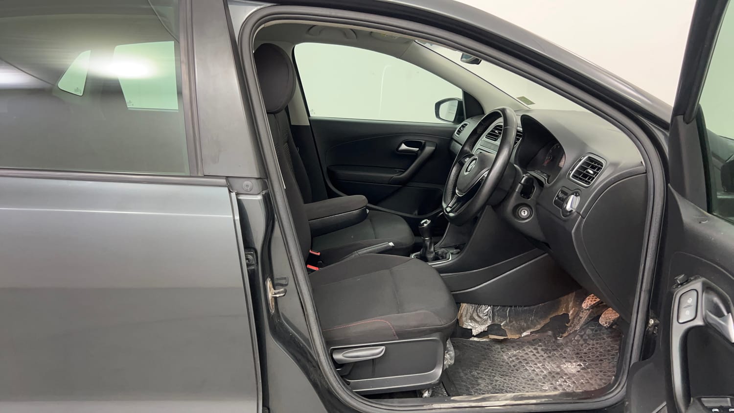 Used 2020 Volkswagen Polo Highline Plus 1.0L TSI Petrol Manual interior RIGHT SIDE FRONT DOOR CABIN VIEW