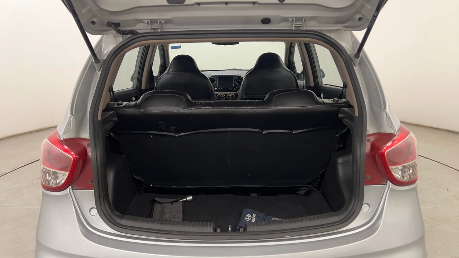 Used 2019 Hyundai Grand i10 Sportz AT 1.2 Kappa VTVT Petrol Automatic interior DICKY INSIDE VIEW