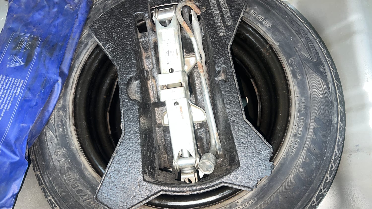 Used 2014 Maruti Suzuki Celerio VXi AMT Petrol Automatic tyres SPARE TYRE VIEW