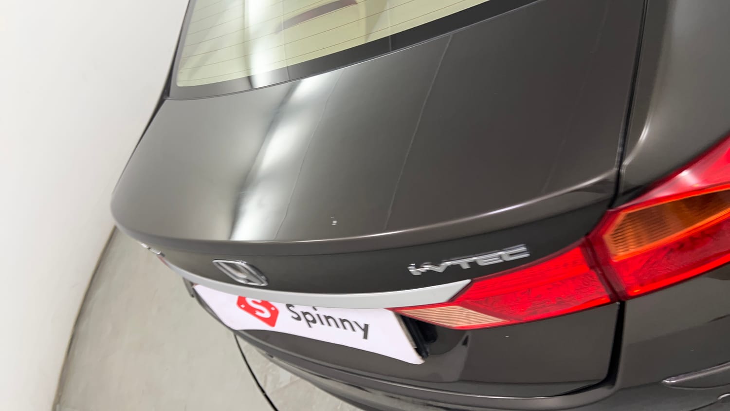 Used 2018 Honda City VX Petrol Petrol Manual dents MINOR DENT