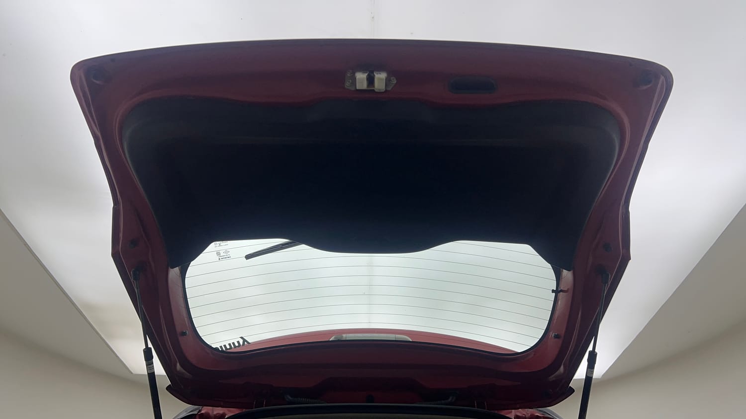 Used 2018 Maruti Suzuki Vitara Brezza [2016-2020] VDi Diesel Manual interior DICKY DOOR OPEN VIEW