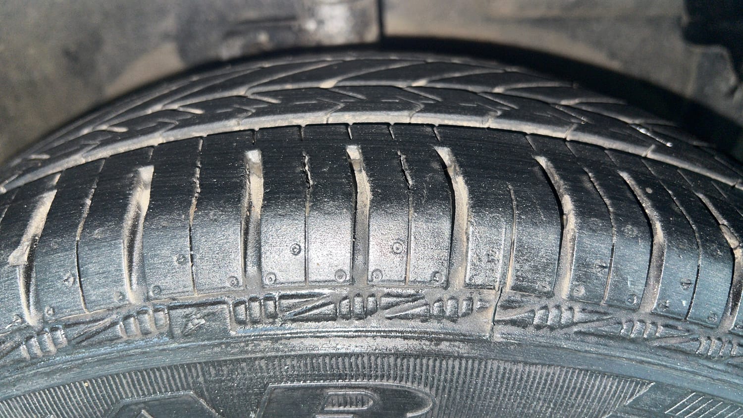 Used 2014 Maruti Suzuki Celerio VXi AMT Petrol Automatic tyres RIGHT FRONT TYRE TREAD VIEW