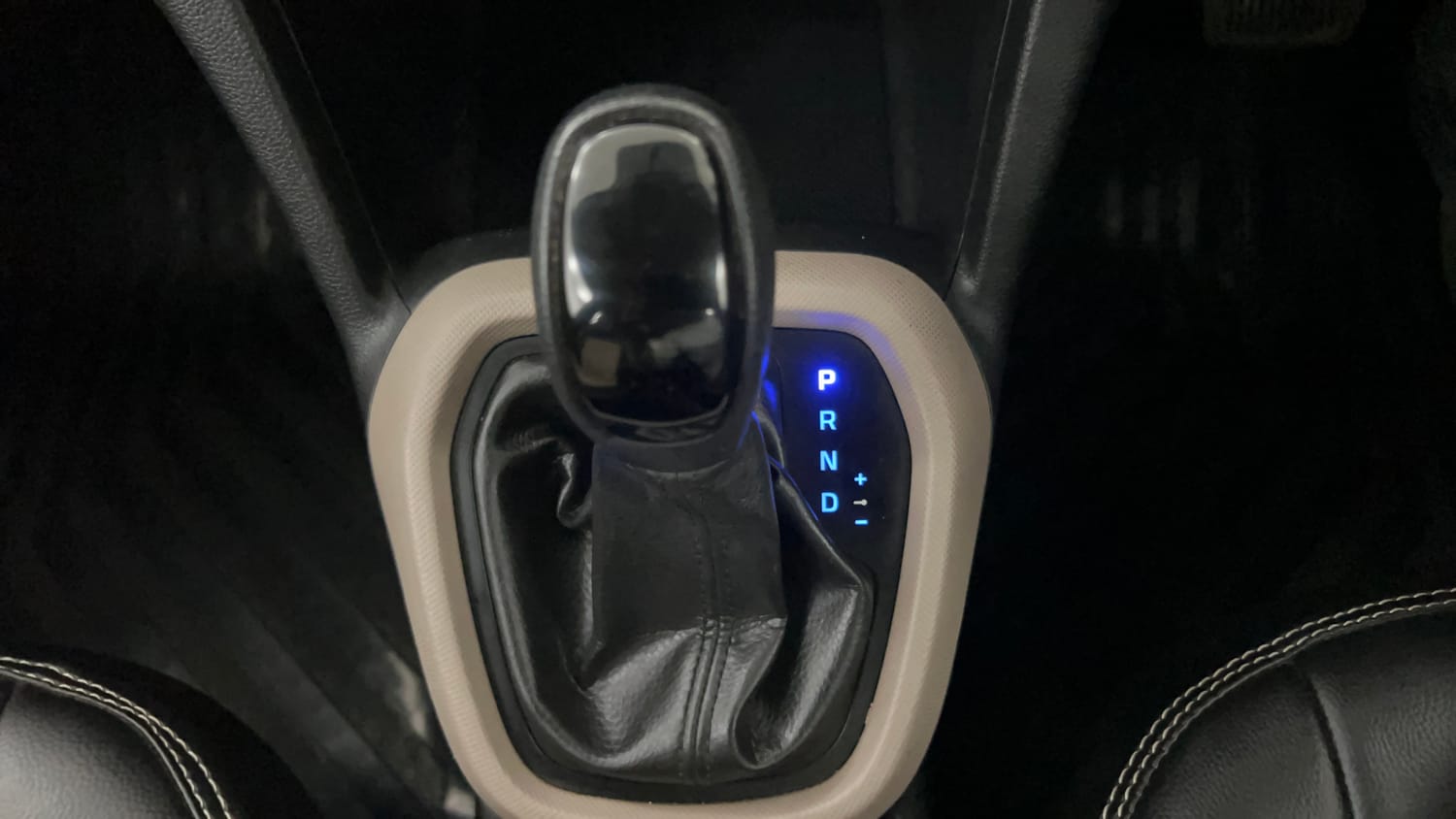 Used 2019 Hyundai Grand i10 Sportz AT 1.2 Kappa VTVT Petrol Automatic interior GEAR  KNOB VIEW