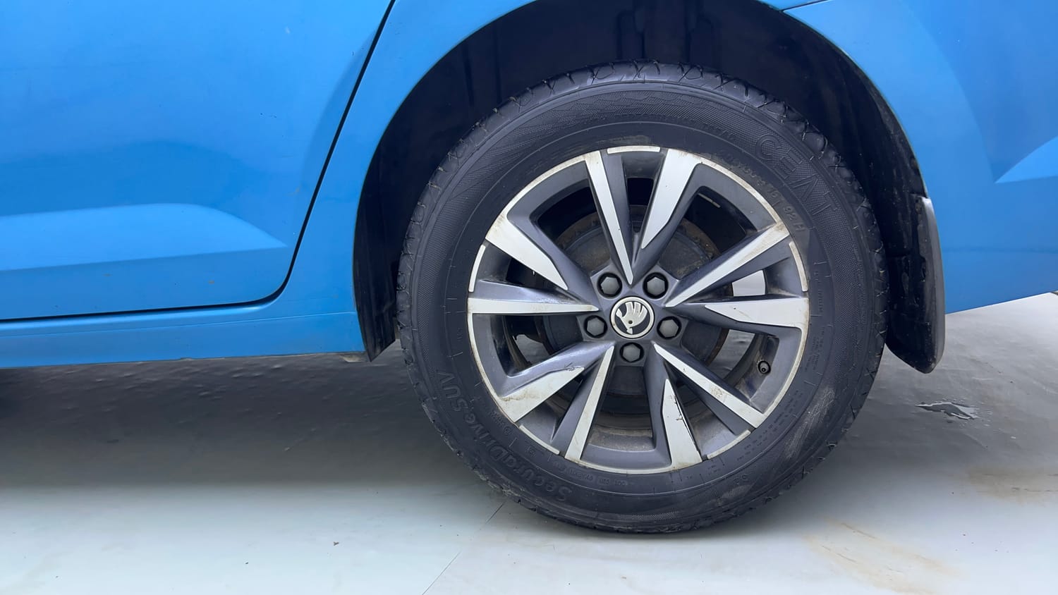 Used 2022 Skoda Slavia Style 1.0L TSI MT Petrol Manual tyres LEFT REAR TYRE RIM VIEW