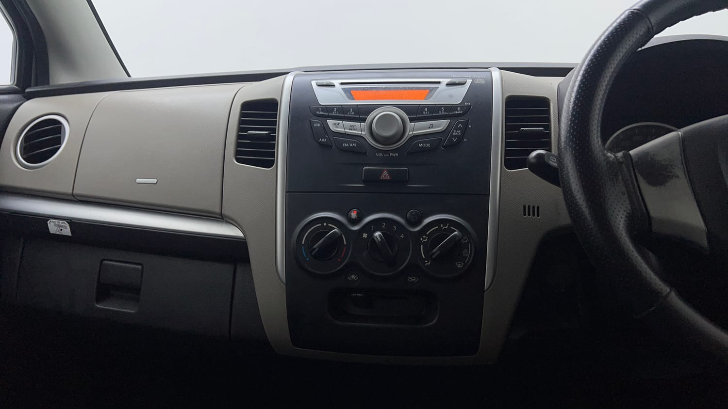 Used 2015 Maruti Suzuki Wagon R 1.0 VXI AMT Petrol Automatic interior MUSIC SYSTEM & AC CONTROL VIEW