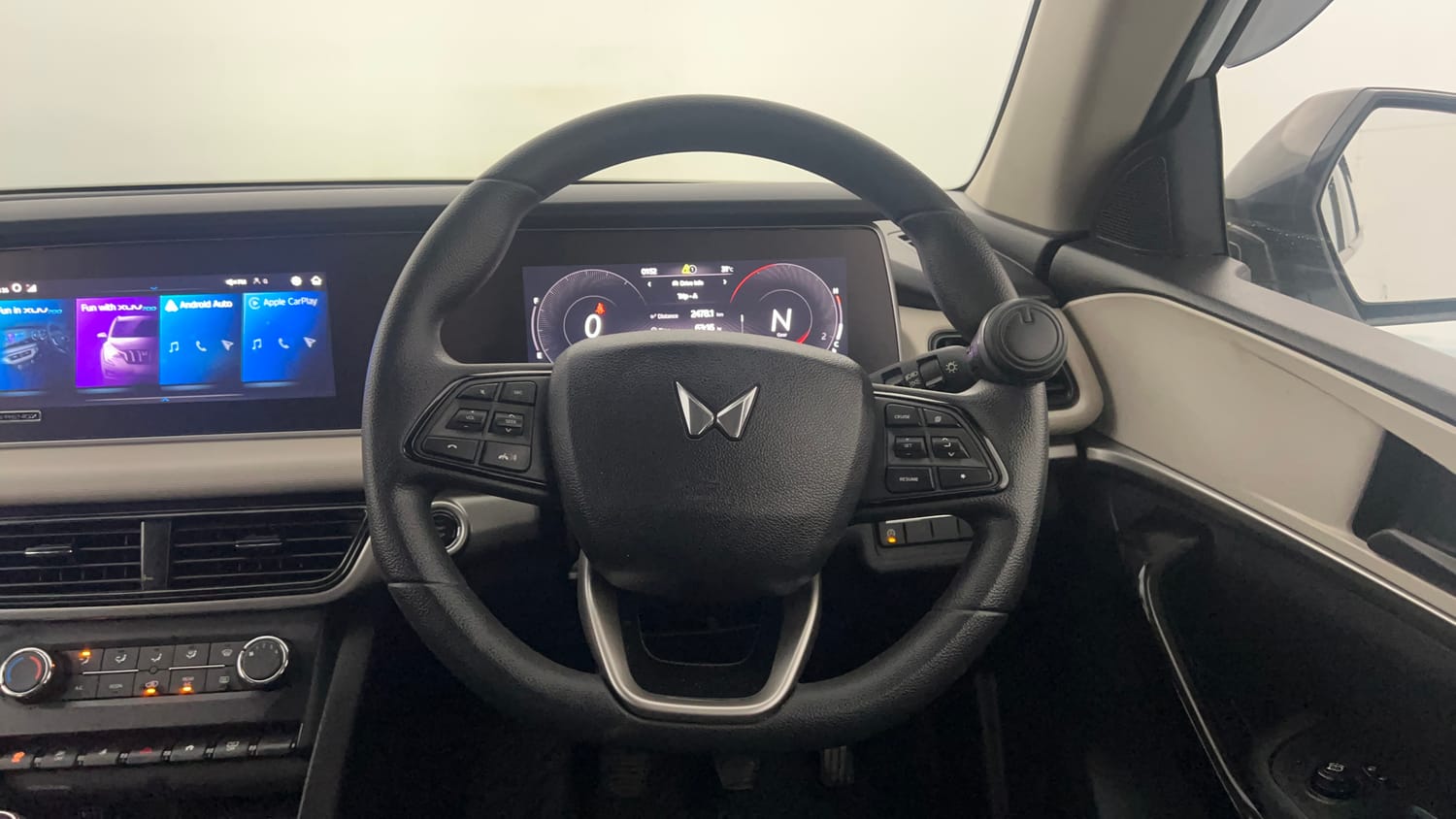 Used 2025 Mahindra XUV700 AX5 Petrol MT 7 STR Petrol Manual interior STEERING VIEW