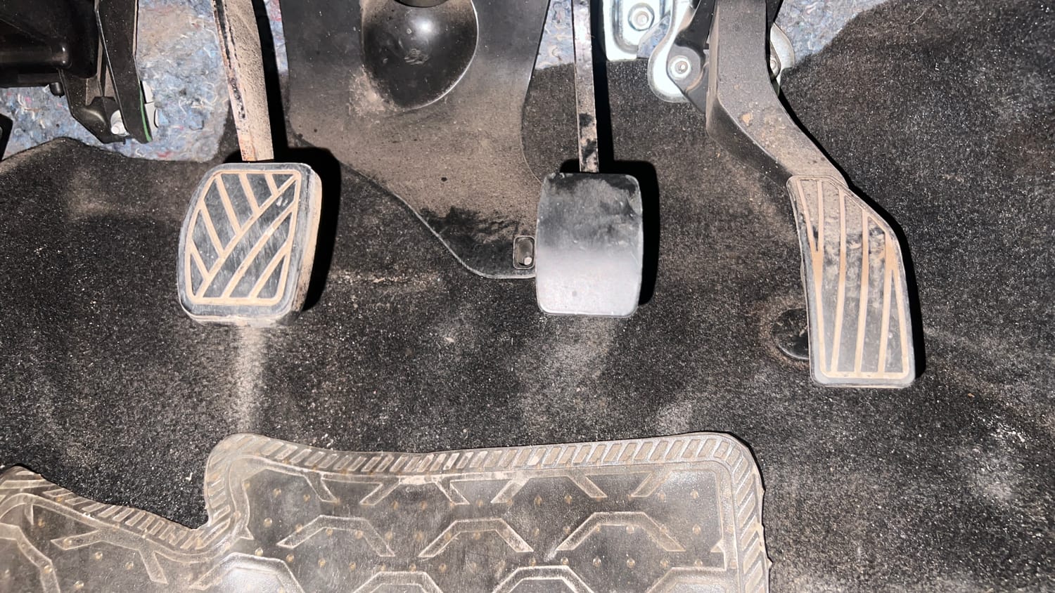 Used 2013 Maruti Suzuki Swift VXi Petrol Manual interior PEDALS VIEW
