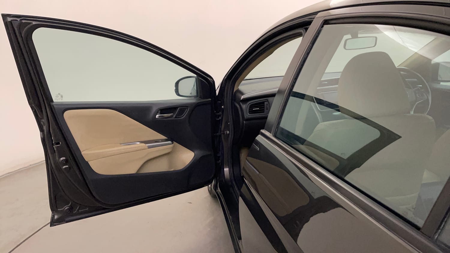 Used 2016 Honda City VX Petrol Manual interior LEFT FRONT DOOR OPEN VIEW