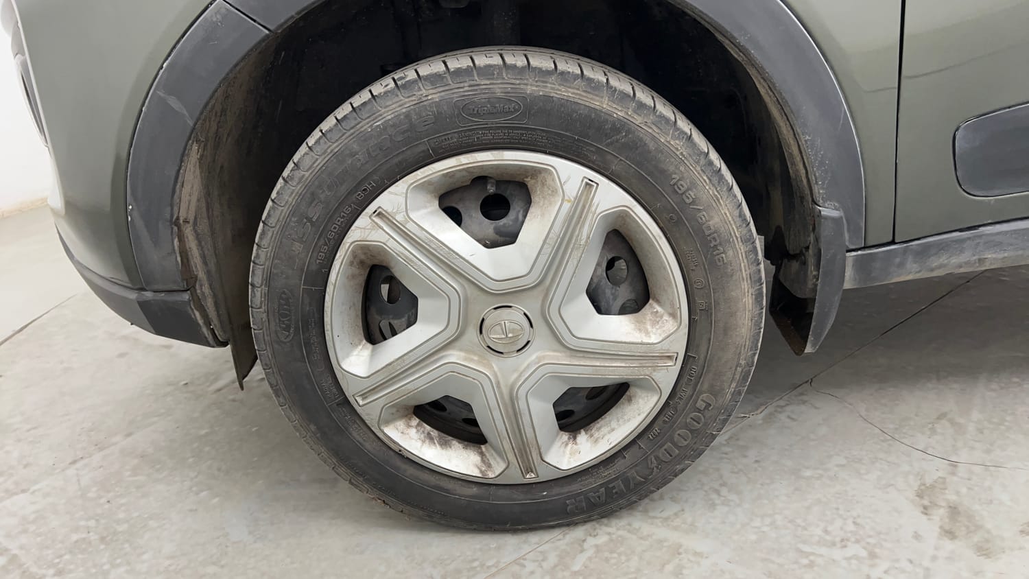 Used 2022 Tata Nexon XM Petrol Manual tyres LEFT FRONT TYRE RIM VIEW