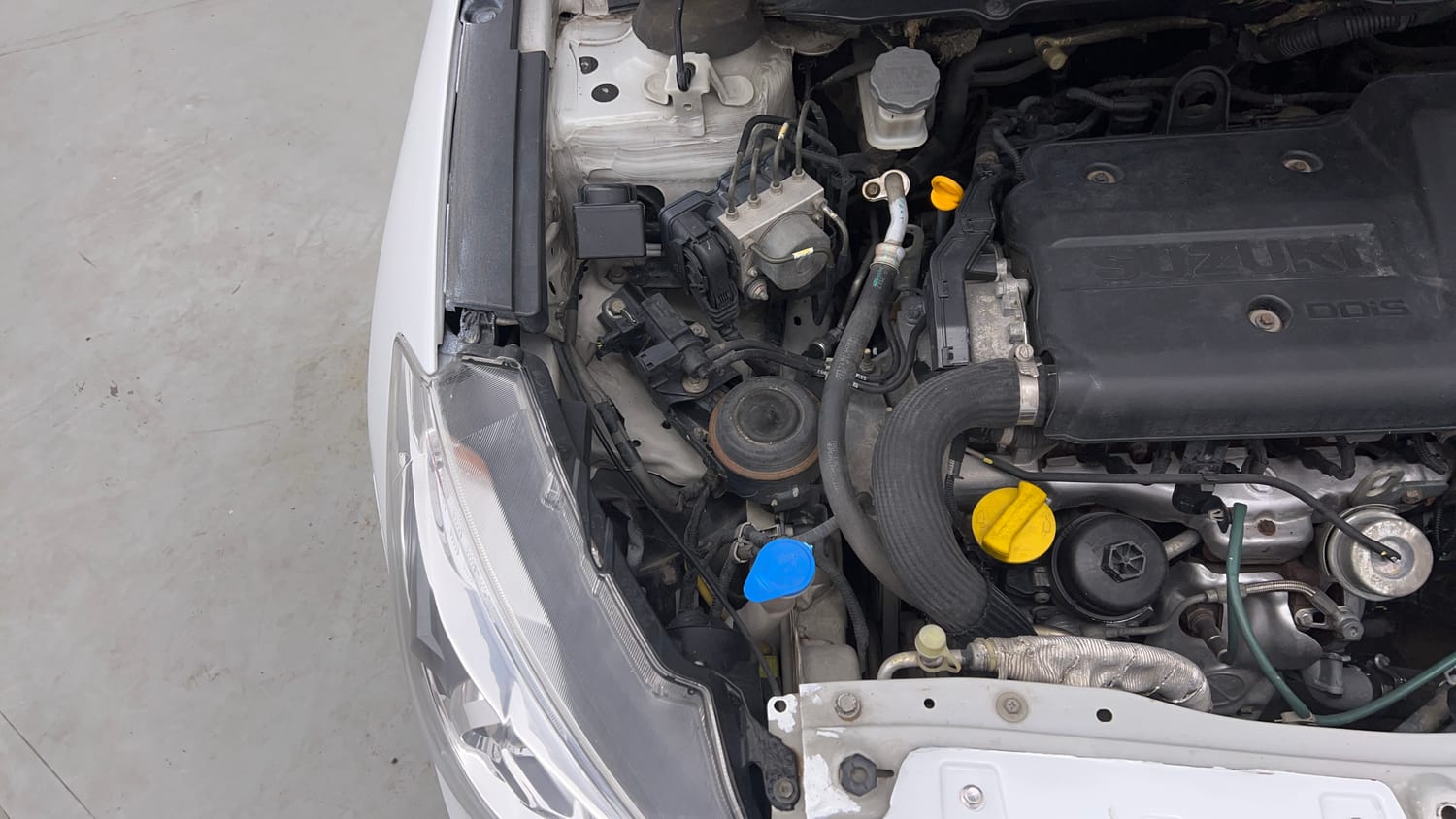 Used 2015 Maruti Suzuki Ciaz ZDi+ SHVS Diesel Manual engine ENGINE RIGHT SIDE VIEW