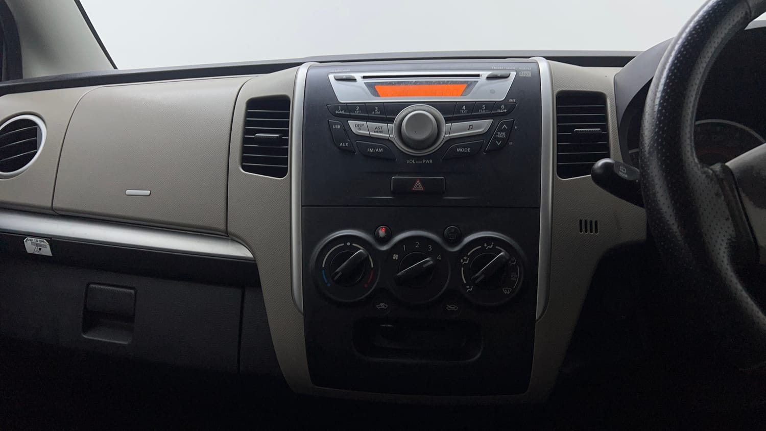 Used 2015 Maruti Suzuki Wagon R 1.0 VXI AMT Petrol Automatic top_features Integrated (in-dash) music system