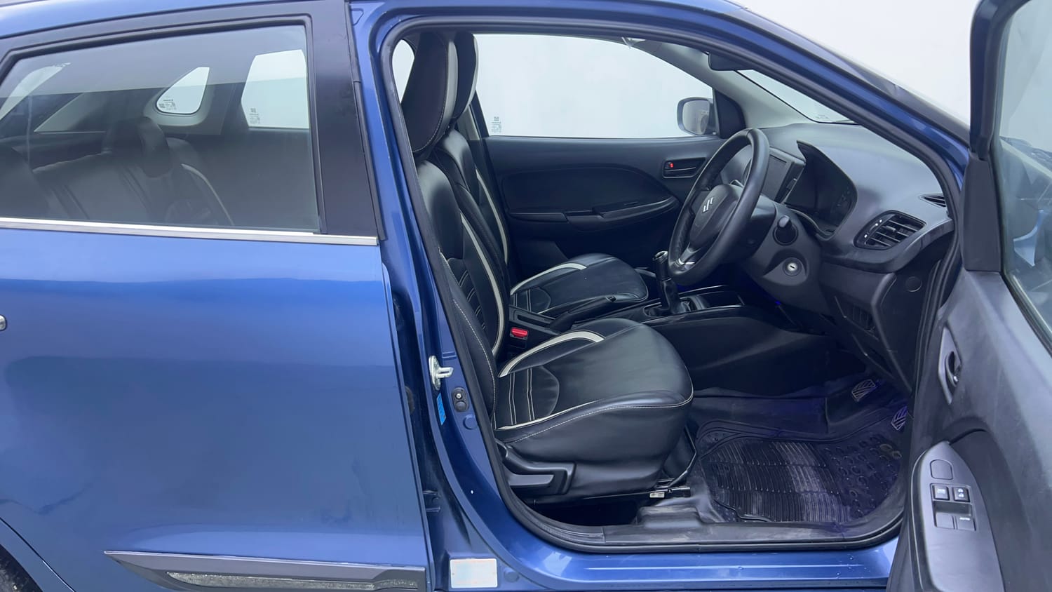 Used 2017 Maruti Suzuki Baleno Sigma 1.2 Petrol Manual interior RIGHT SIDE FRONT DOOR CABIN VIEW