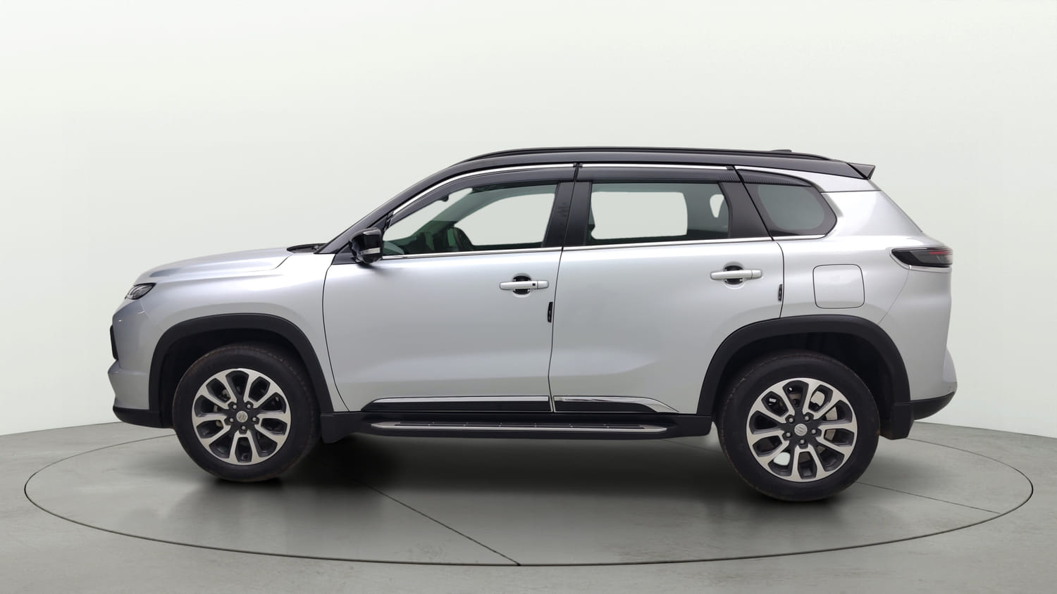 Used 2025 Maruti Suzuki Grand Vitara Alpha Smart Hybrid Petrol Manual exterior LEFT SIDE VIEW