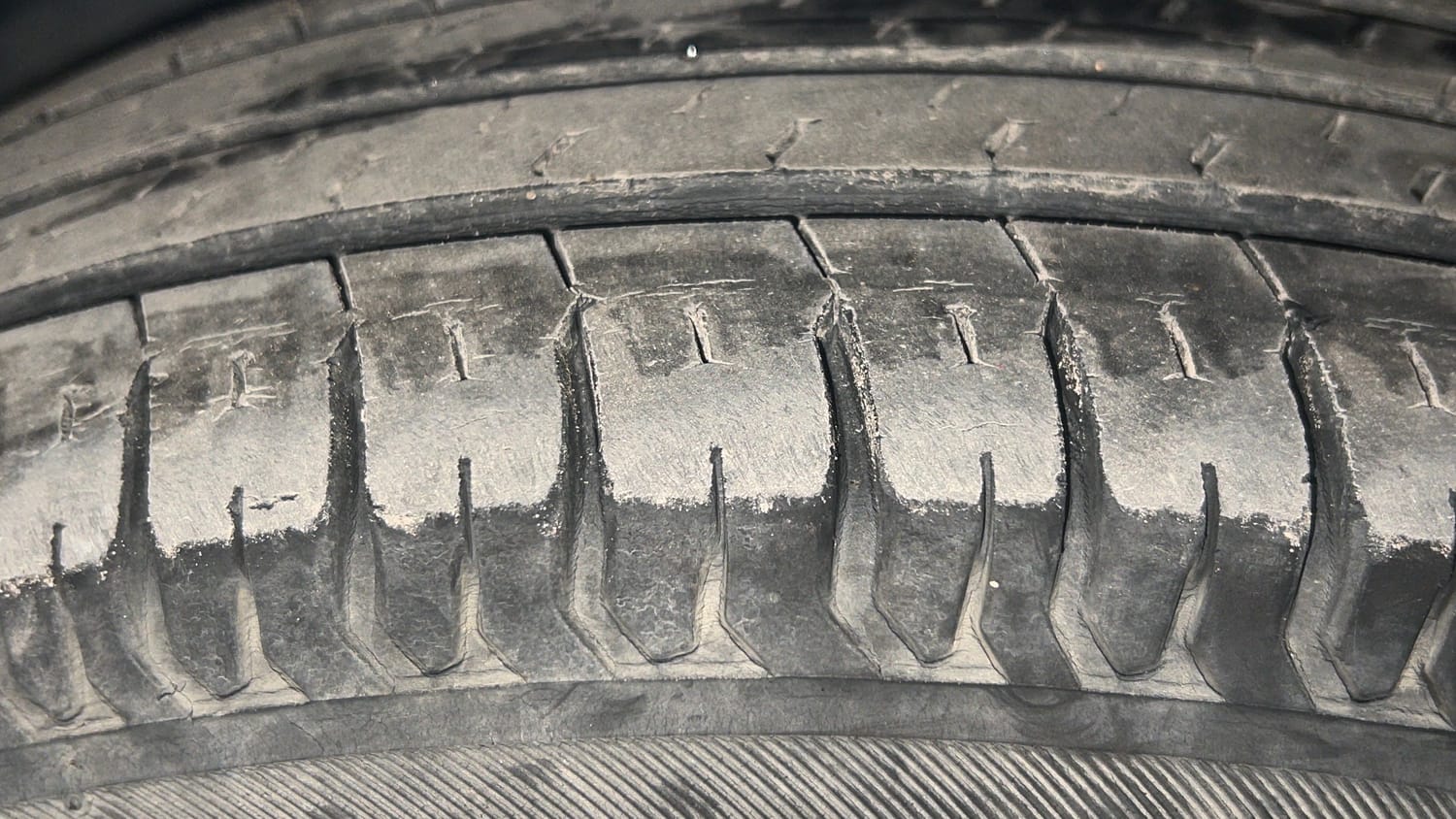 Used 2020 Tata Altroz XM Petrol Petrol Manual tyres LEFT FRONT TYRE TREAD VIEW