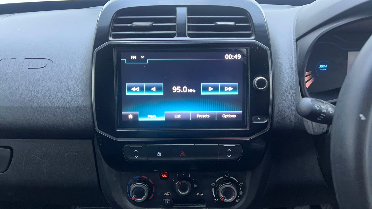 Used 2022 Renault Kwid RXT 1.0 Petrol Manual interior MUSIC SYSTEM & AC CONTROL VIEW
