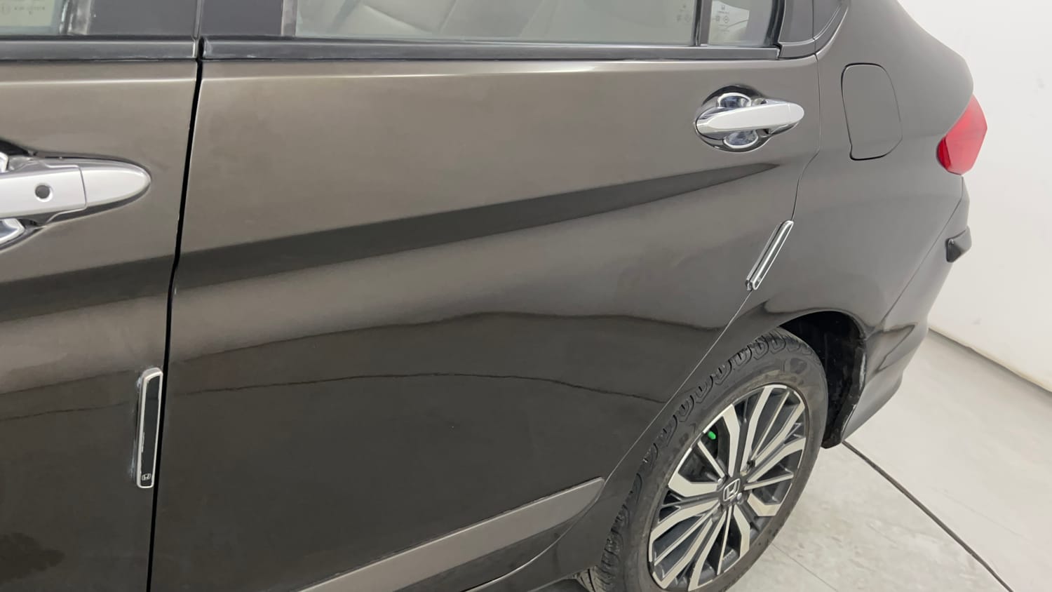 Used 2018 Honda City VX Petrol Petrol Manual dents MINOR DENT
