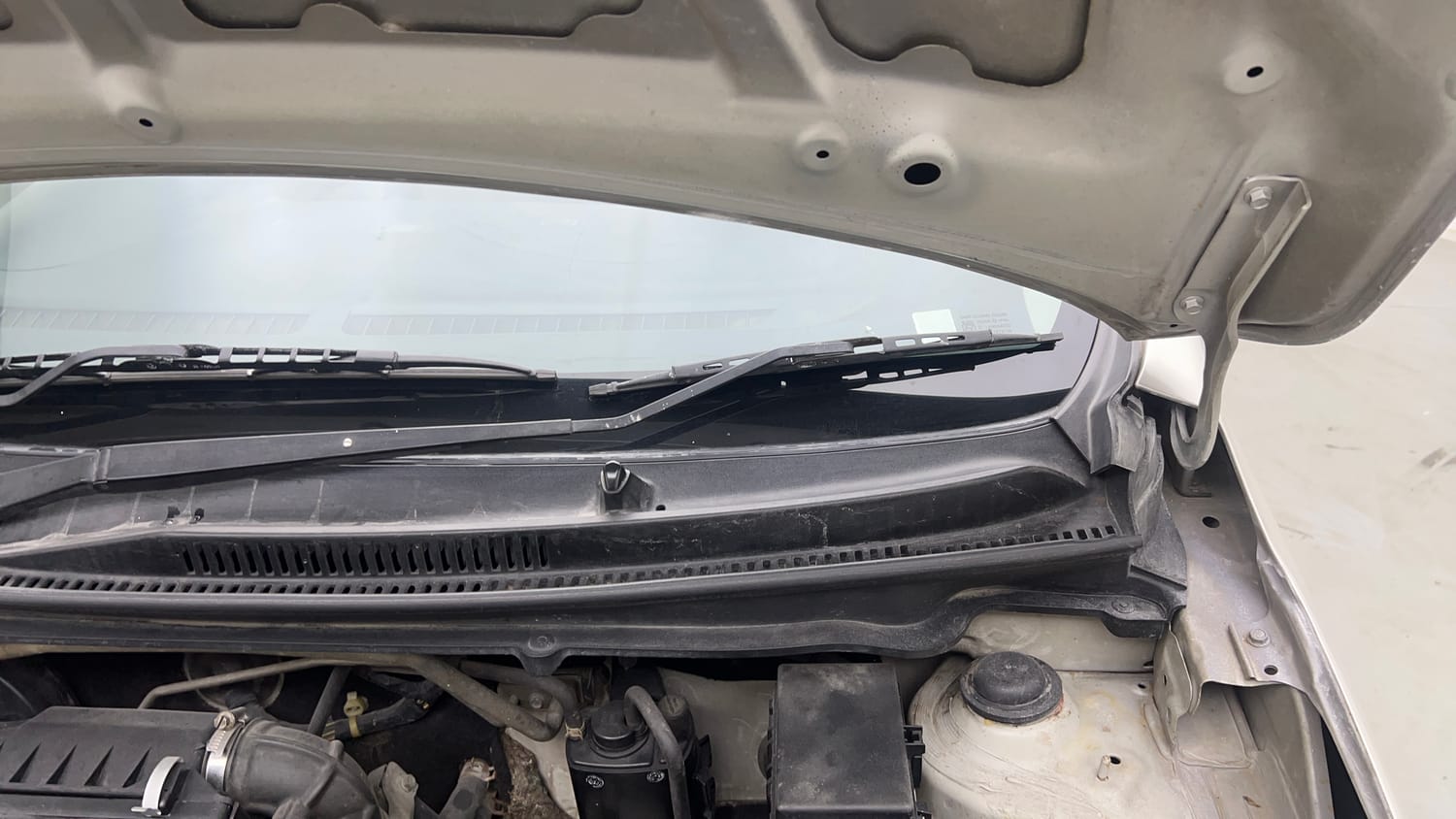Used 2014 Maruti Suzuki Celerio VXi AMT Petrol Automatic engine ENGINE LEFT SIDE HINGE & APRON VIEW