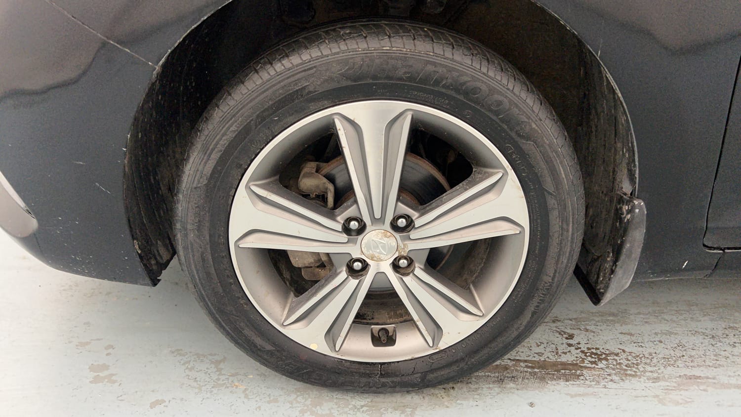Used 2018 Hyundai Verna SX 1.6 VTVT Petrol Manual tyres LEFT FRONT TYRE RIM VIEW