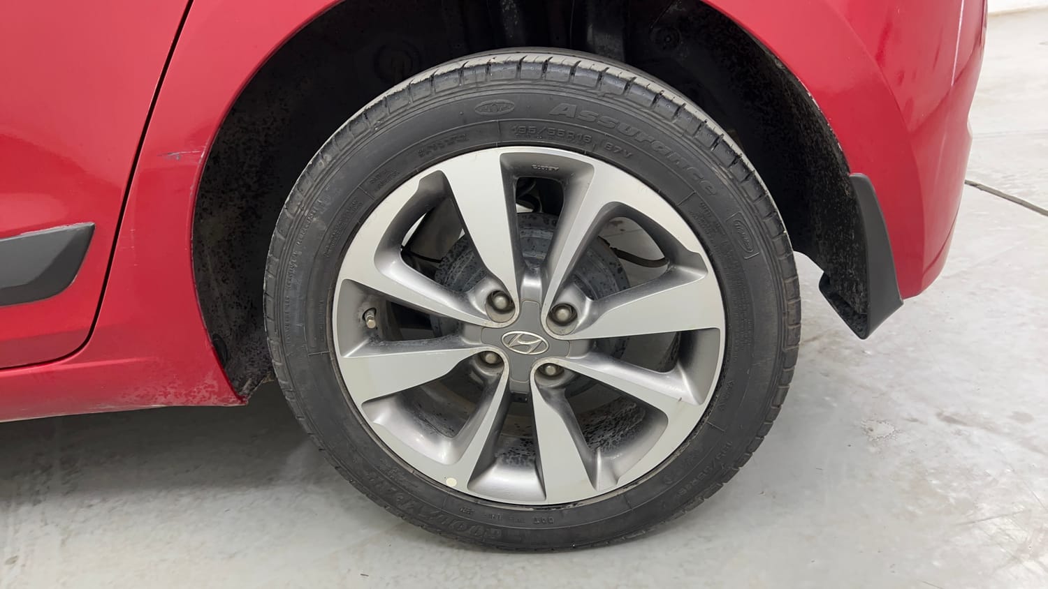 Used 2015 Hyundai Elite i20 Asta 1.2 Petrol Manual tyres LEFT REAR TYRE RIM VIEW