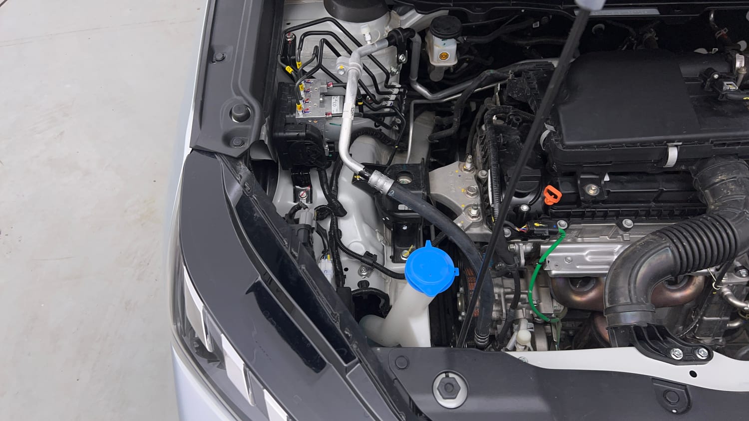 Used 2026 Maruti Suzuki Victoris LXI MT 2W Petrol Manual engine ENGINE RIGHT SIDE VIEW
