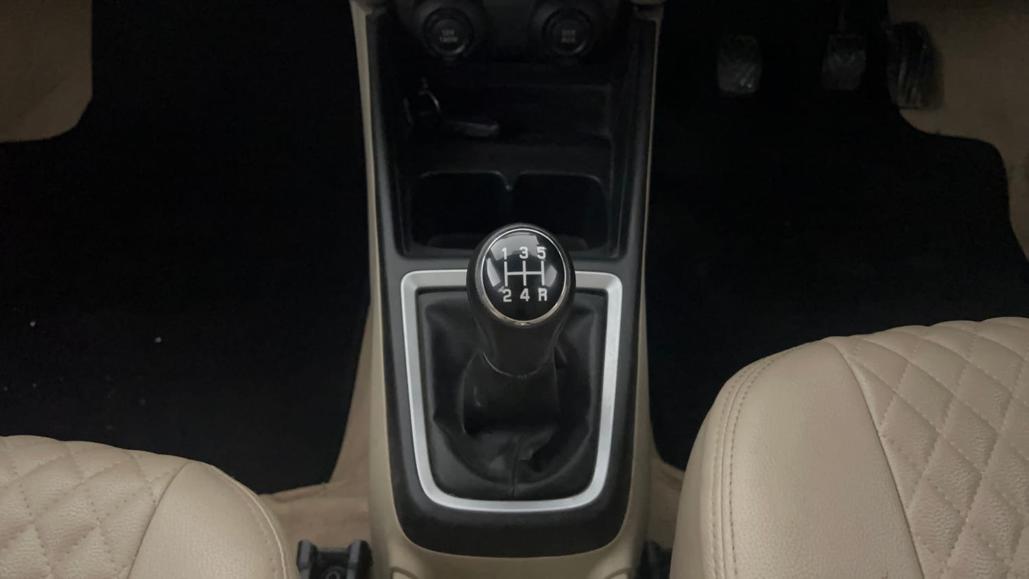 Used 2020 Maruti Suzuki Dzire ZXi Petrol Manual interior GEAR  KNOB VIEW