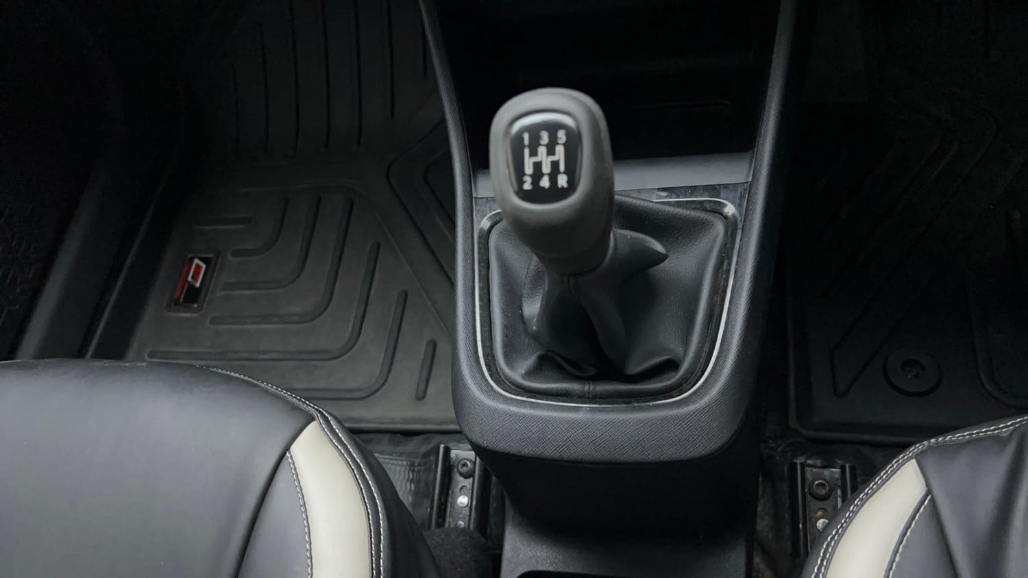 Used 2022 Tata Punch Adventure MT Petrol Manual interior GEAR  KNOB VIEW