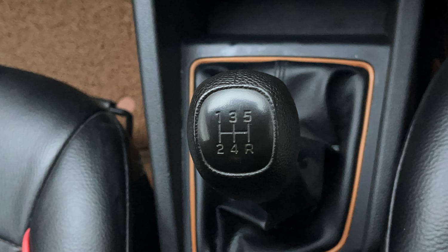 Used 2017 Hyundai Elite i20 Asta 1.2 Dual Tone Petrol Manual interior GEAR  KNOB VIEW