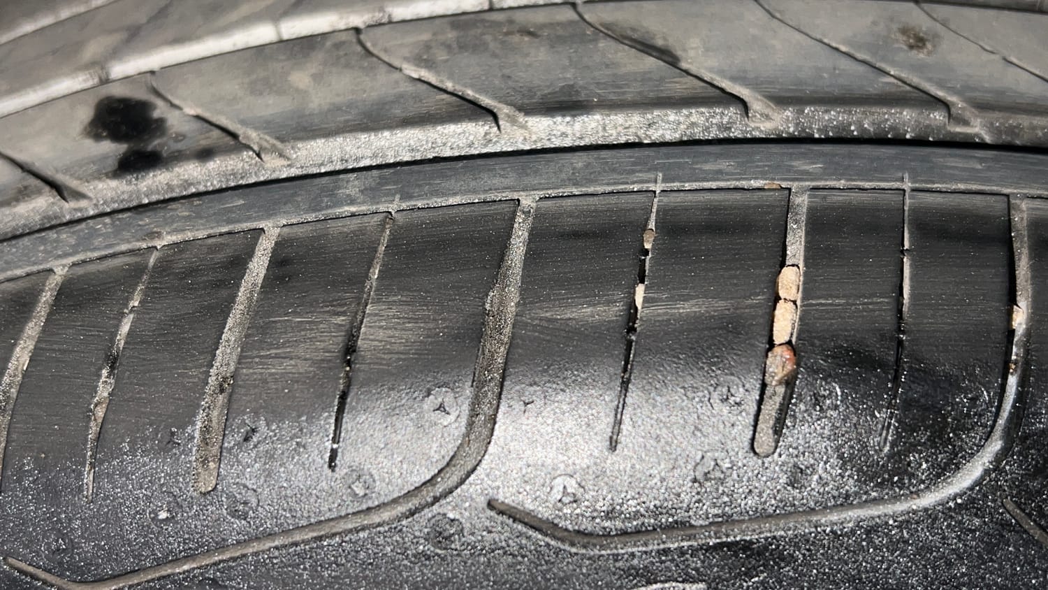 Used 2018 Maruti Suzuki Baleno Alpha 1.2 Petrol Manual tyres RIGHT FRONT TYRE TREAD VIEW
