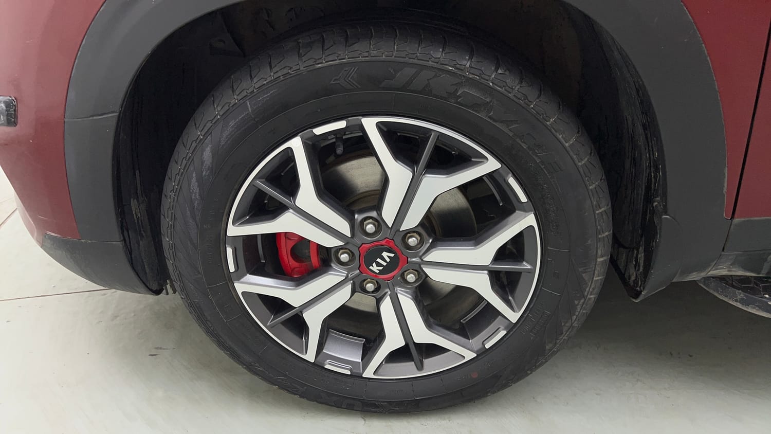 Used 2019 kia Seltos GTX Plus DCT 1.4 Petrol Automatic tyres LEFT FRONT TYRE RIM VIEW
