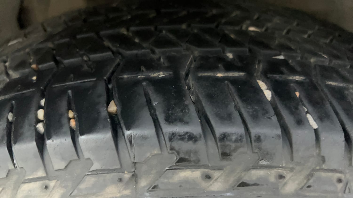 Used 2021 Mahindra XUV500 W9 Diesel Manual tyres RIGHT REAR TYRE TREAD VIEW