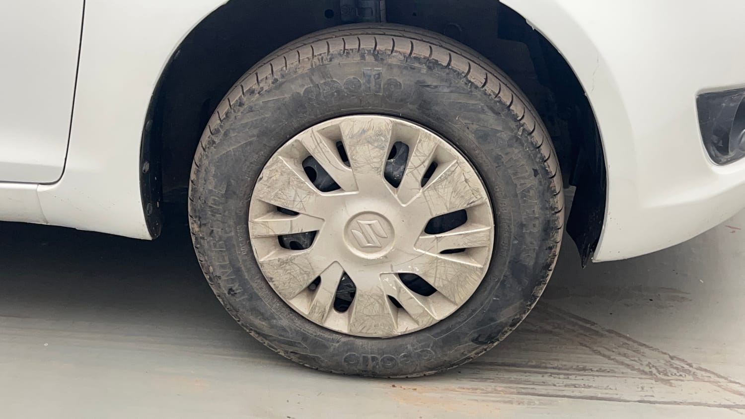 Used 2015 Maruti Suzuki Swift VXi Petrol Manual tyres RIGHT FRONT TYRE RIM VIEW